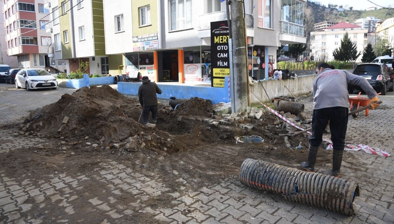 Giresun Belediyesi altyapı çalışmalarını gece gündüz sürdürüyor