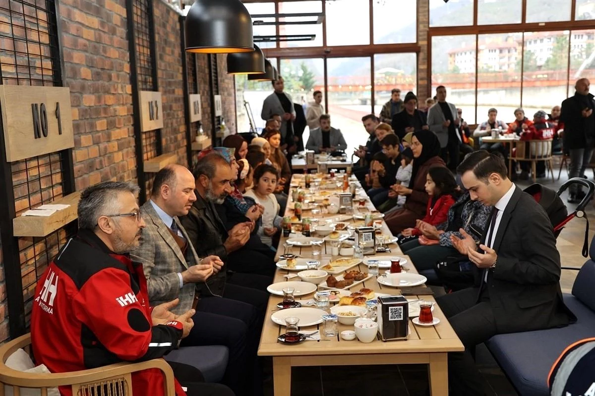 Giresun Valisi depremzedelerle buluştu ve afet önlemlerinin önemini vurguladı