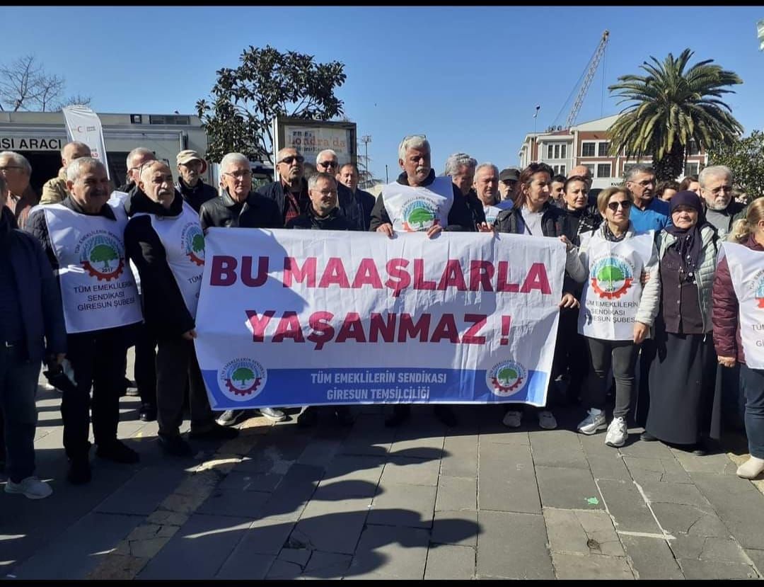 Giresun’da emekliler sokağa döküldü: “Bu maaşlarla yaşanmaz!”