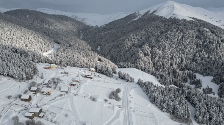 Karadeniz’de çok sayıda köye kar yağışı nedeniyle ulaşılamıyor