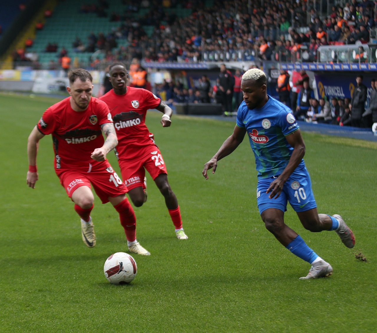 Çaykur Rizespor – Gaziantep FK Maçının İlk Yarısı Berabere Tamamlandı