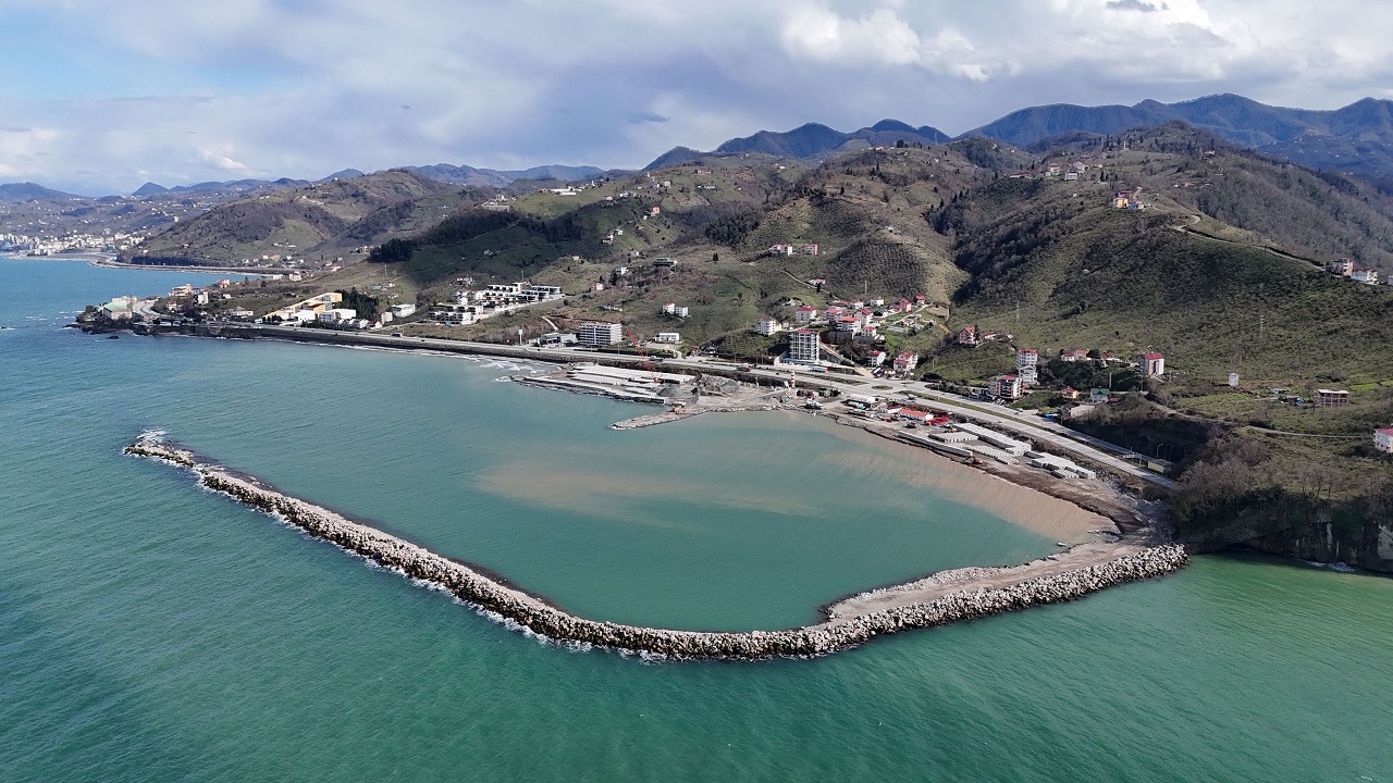 Giresun’da Türkiye’nin En Büyük Balıkçı Barınağı İnşa Ediliyor