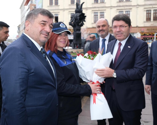 Adalet Bakanı Tunç, Başkan Şenlikoğlu'na Övgüler Yağdırdı