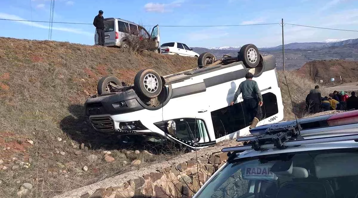 Şebinkarahisar’da okul servis minibüsü kaza yaptı: 5 öğrenci yaralandı