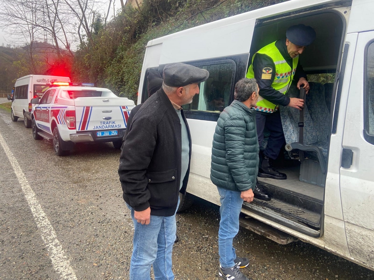 Trafik Jandarmasından Öğrenci Servislerine Sıkı Denetim