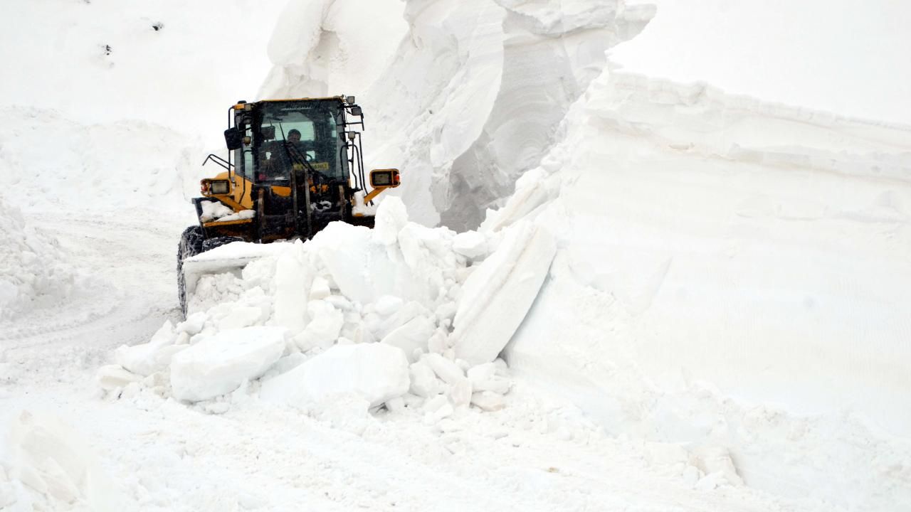 Giresun’da Kar Yağışı Sonrası Kapanan Köy Yolları Açıldı!