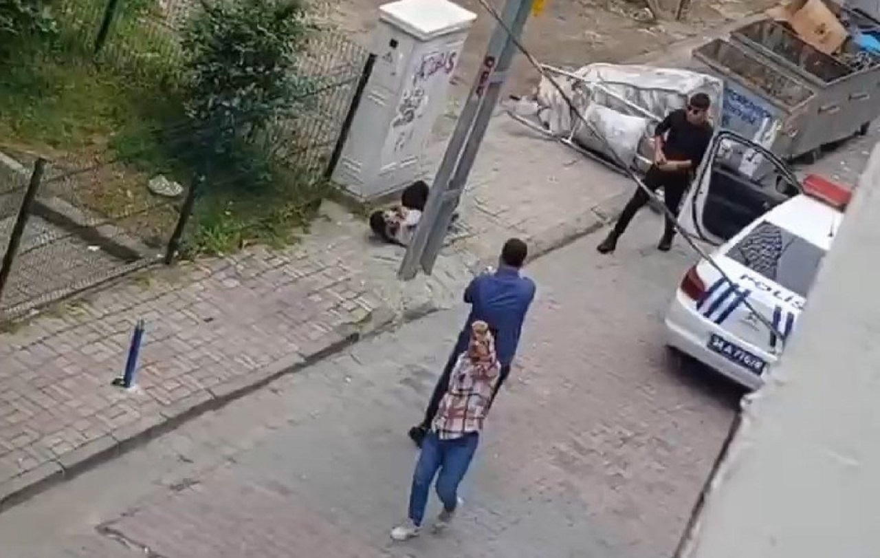 İstanbul’da Bıçaklı Saldırı: Polis Vurarak Durdurdu