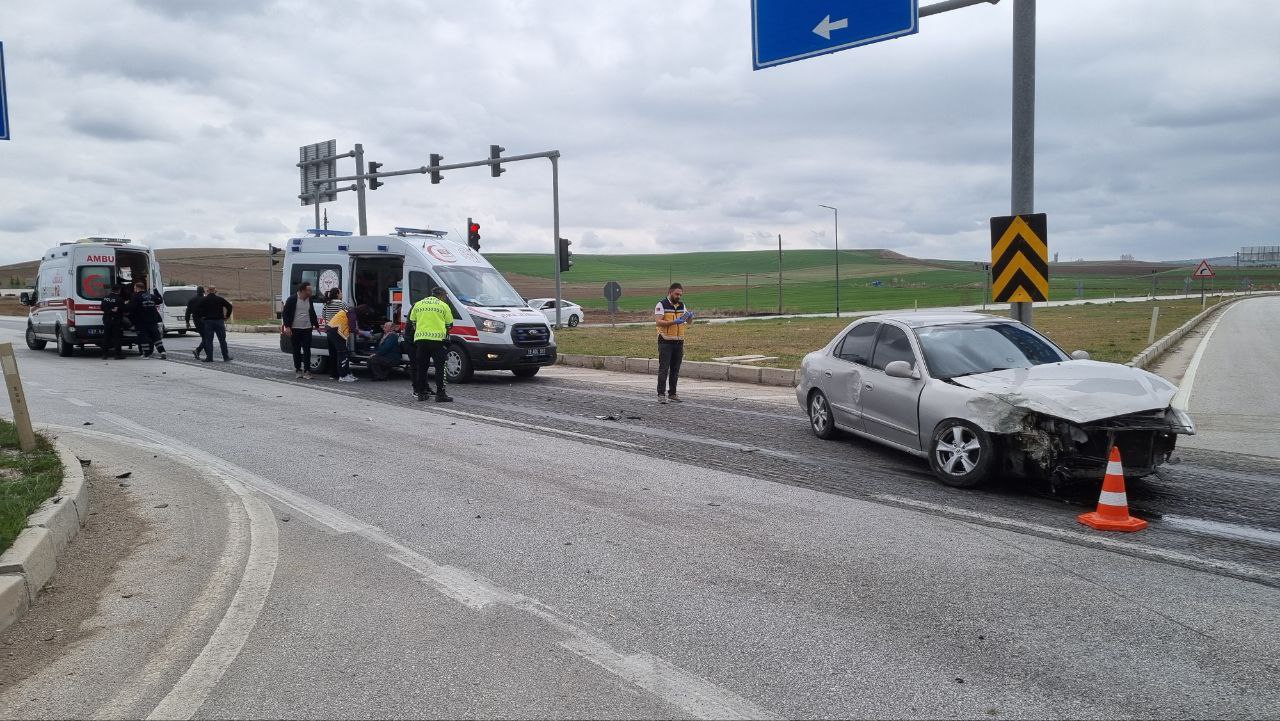 Çorum’da Trafik Kazası: 5 Yaralı