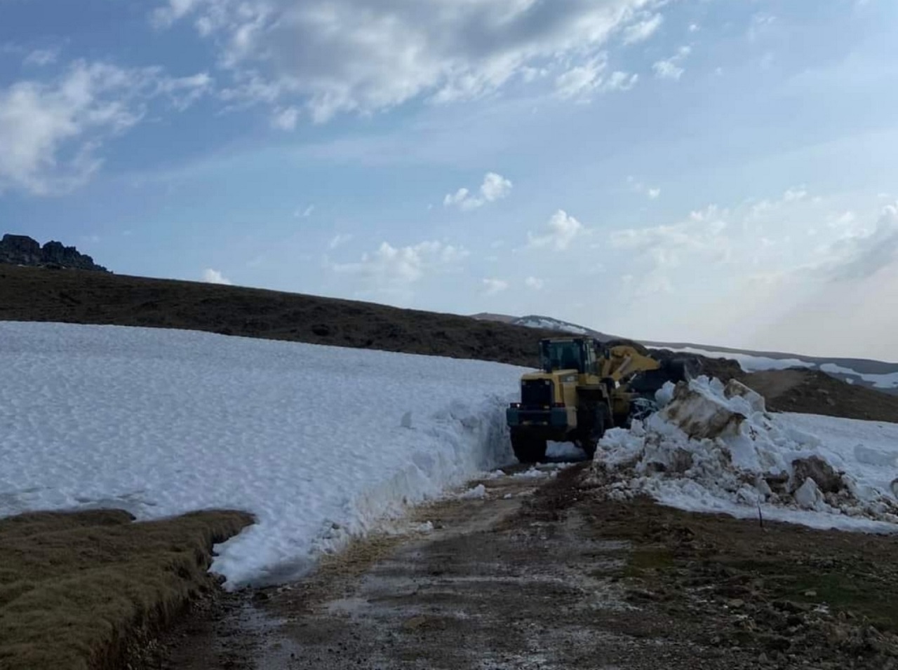 Espiye’de Yayla Yollarında Karla Mücadele Devam Ediyor