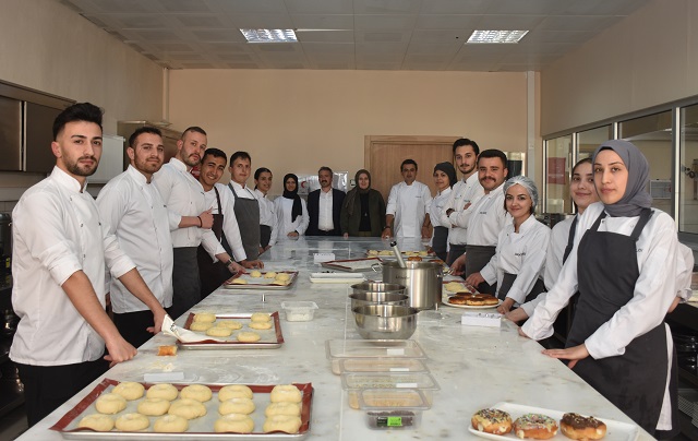 Gümüşhane Üniversitesi'nde Öğrenciler Dünya Mutfaklarını Öğreniyor