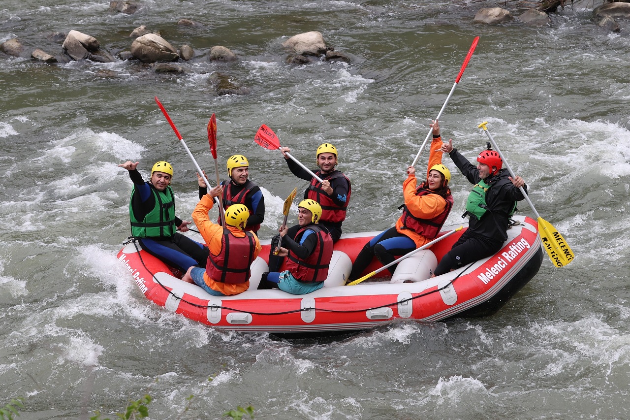 Düzce Protokolü Melen Çayı’nda Rafting Yaptı