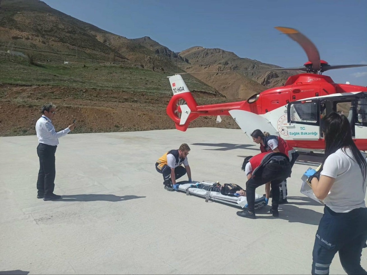 Ambulans Helikopterle 11 Yaşındaki Çocuk Şehre Sevk Edildi