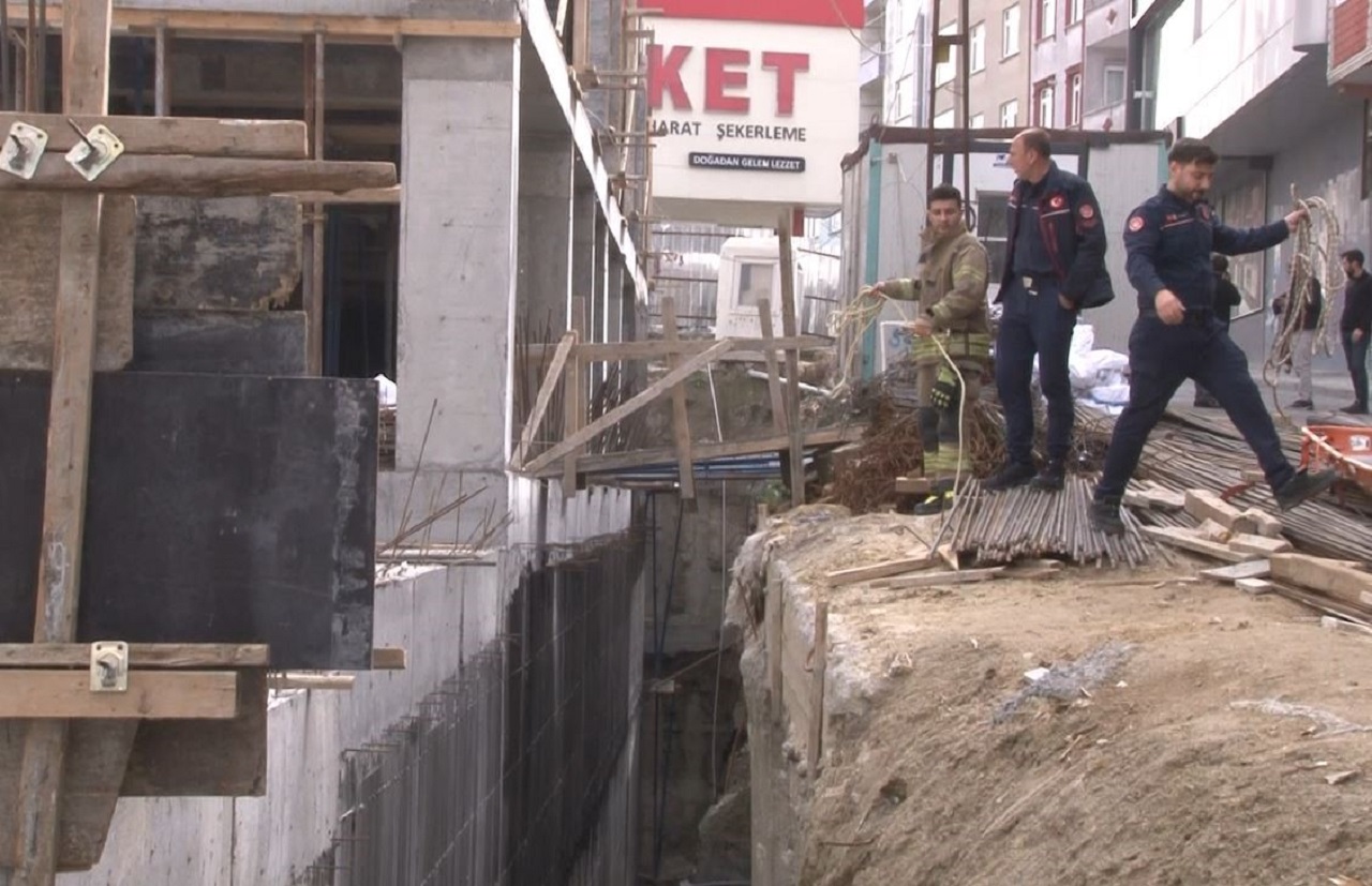 Bağcılar’da 10 Metre Yükseklikten Düşen İşçi Yaralandı