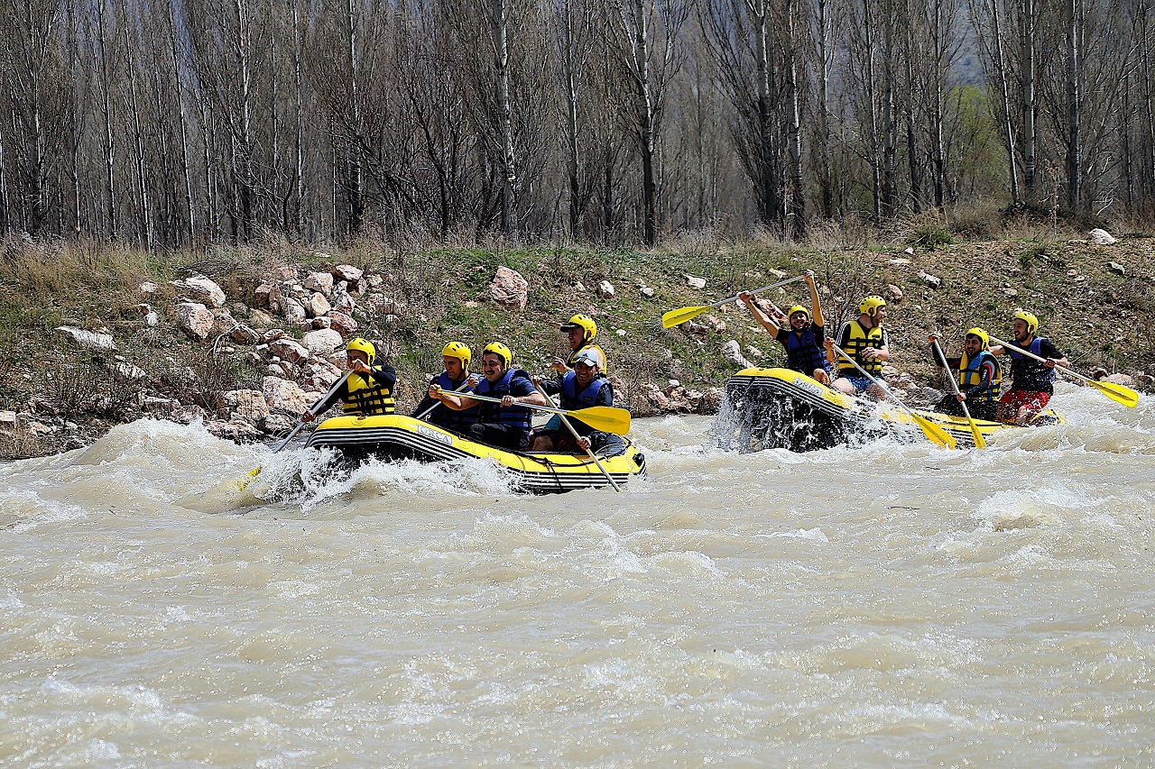 Bayburt’ta İlkbaharda Rafting Heyecanı