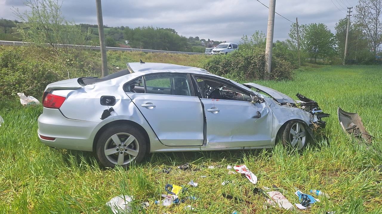 Samsun’da Tarlaya Devrilen Otomobildeki Çift Ağır Yaralandı