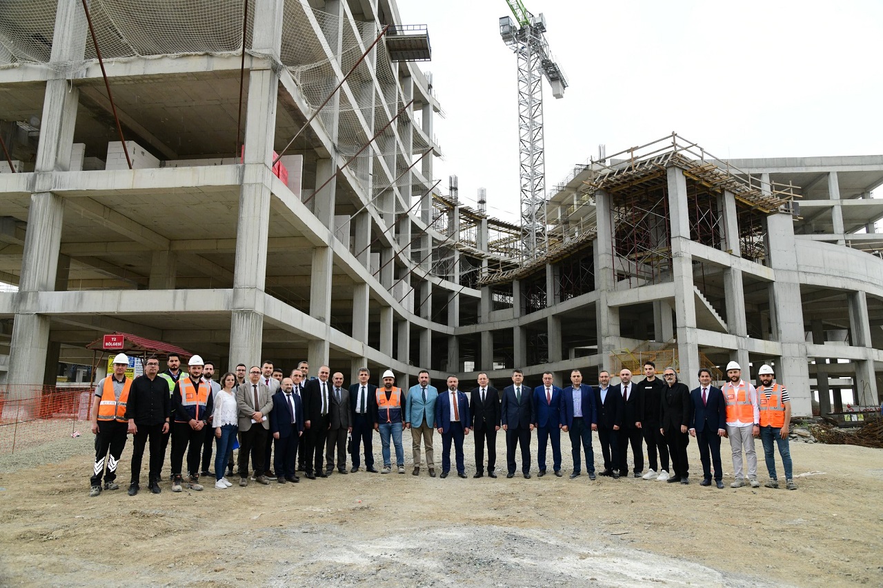 Bakan Yardımcısı Kırbıyık, Trabzon Şehir Hastanesini İnceledi