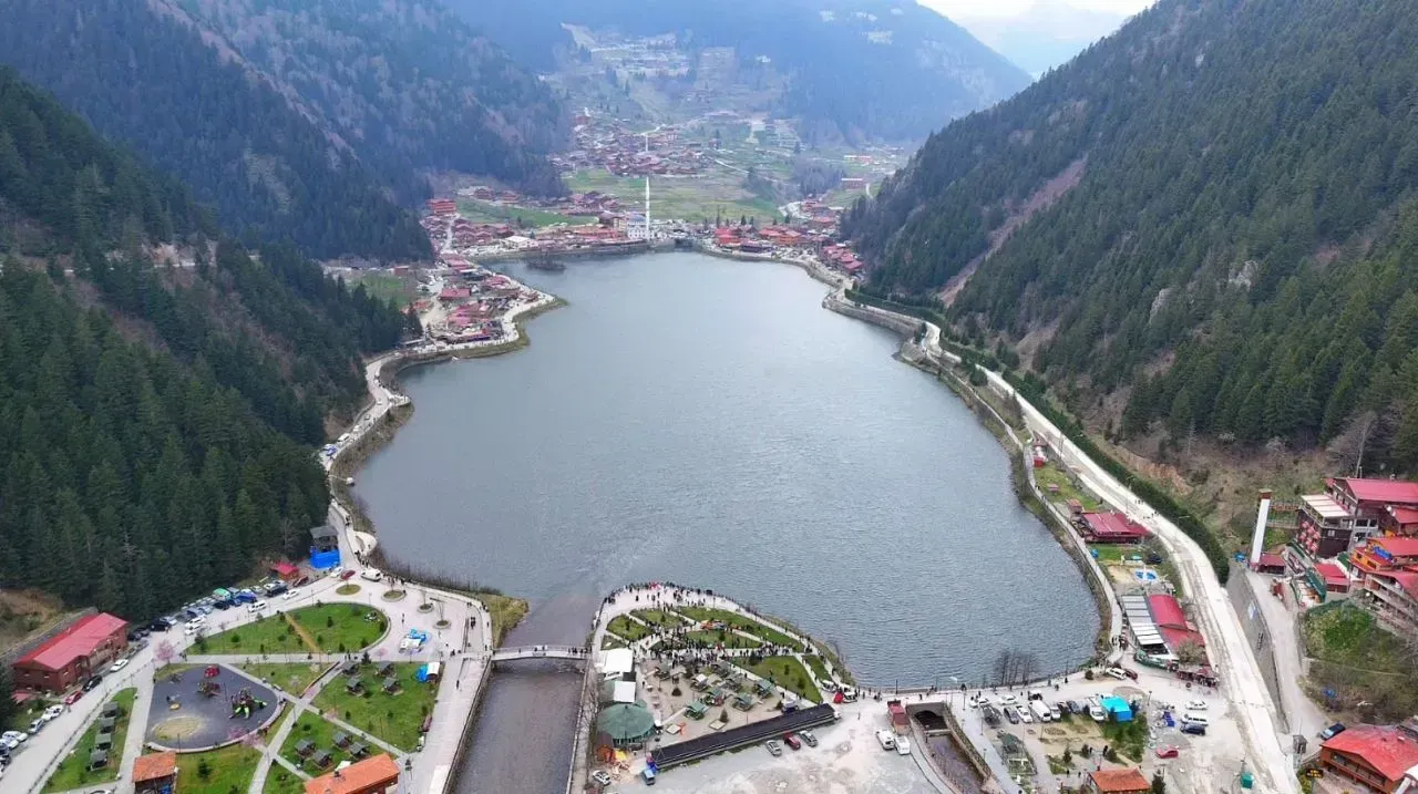 Uzungöl’de HES’e Karşı Horon Protestosu: “Başka Uzungöl Yok!”