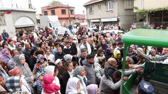 Oğlunun Gözü Önünde Öldürüldü