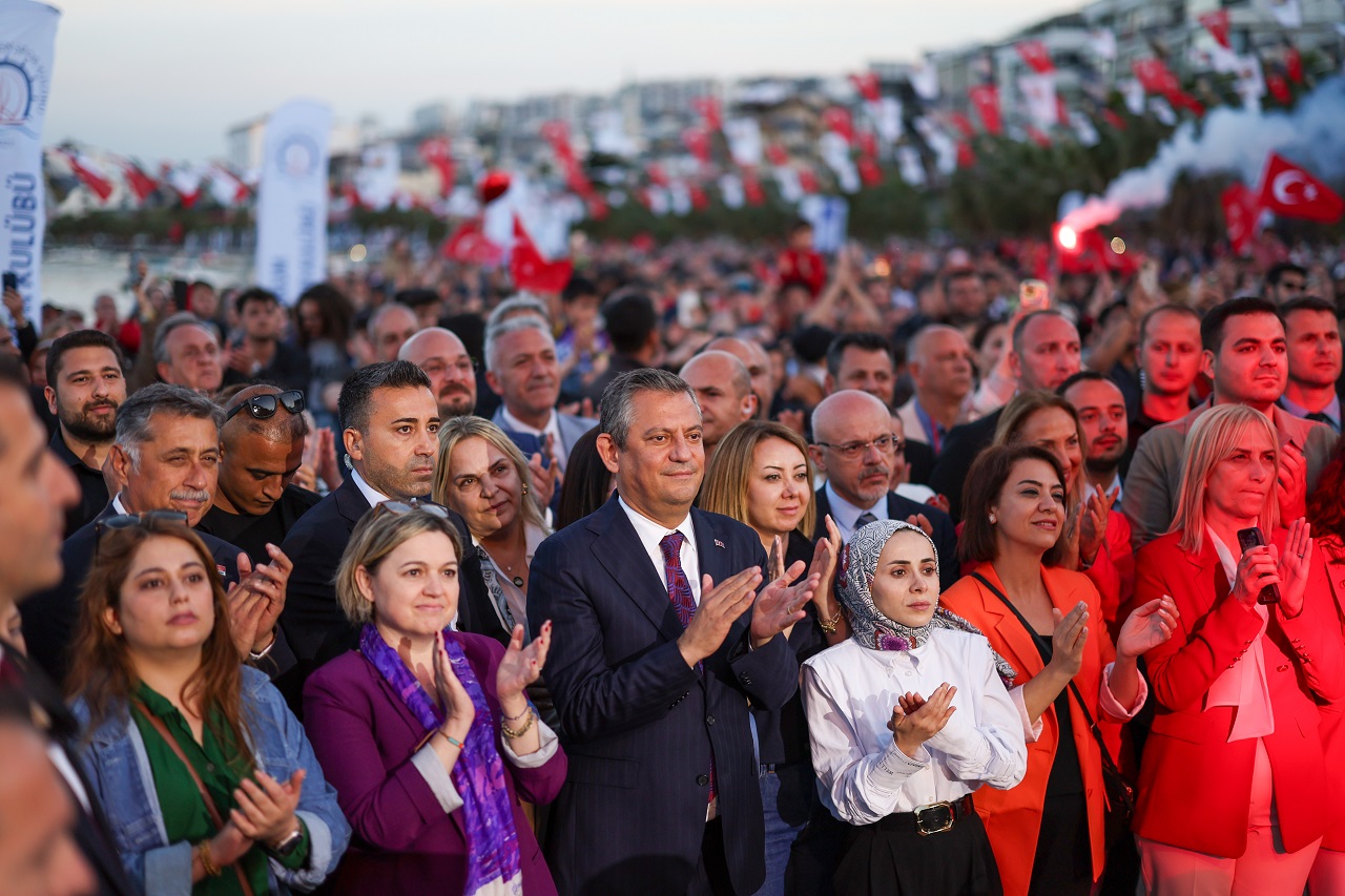 Özgür Özel’den Kurtuluş Yürüyüşü Konuşması