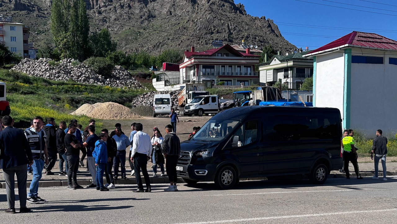 Şebinkarahisar’da Minibüsün Çarptığı Liseli Kız Yaralandı