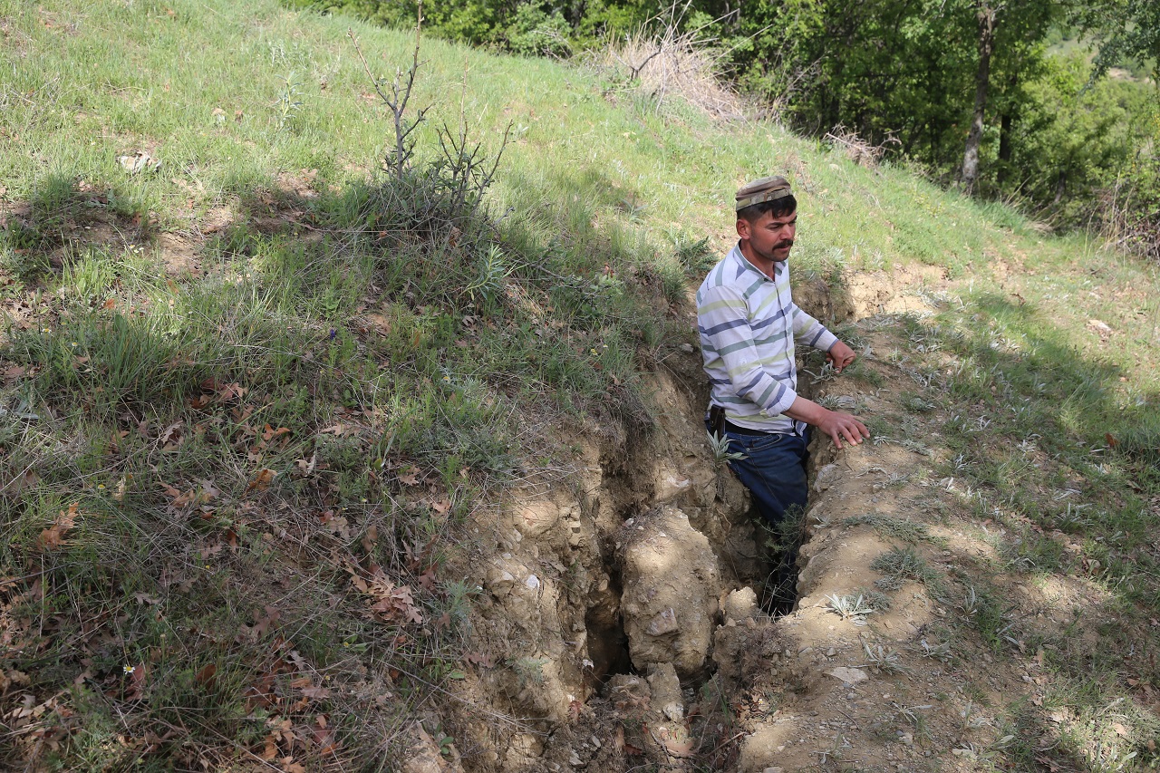 Tokat’ın Sulusaray İlçesinde Korkutan Çatlaklar