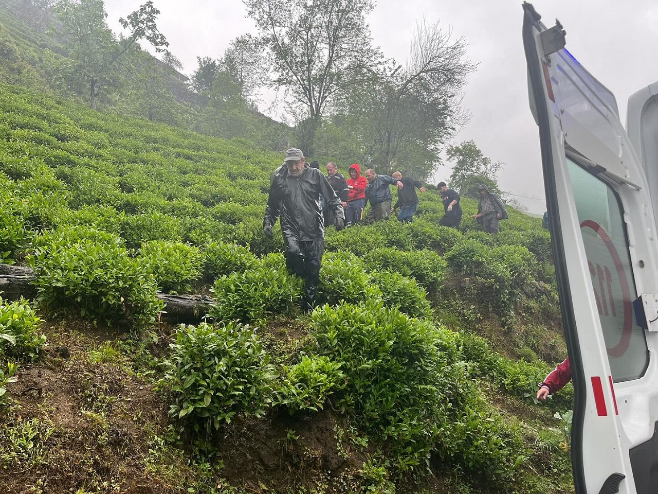 Rize’de Yaş Çay Bahçesinde Yaralanan Kişi Hastaneye Kaldırıldı