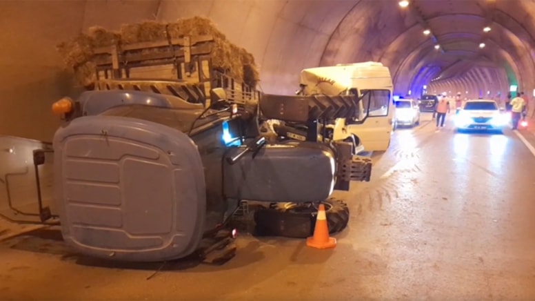 Sinop Demirciköyü Tüneli’nde Minibüs ve Traktör Çarpıştı: 11 Yaralı!