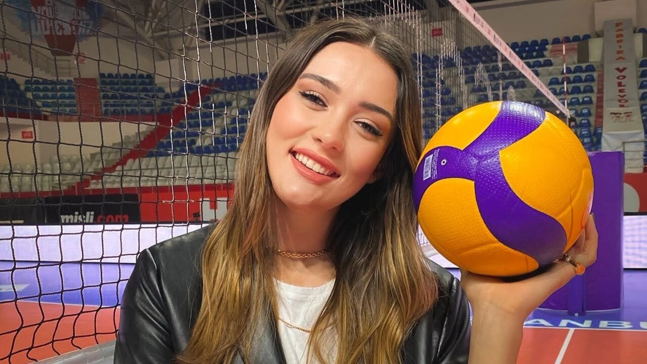 Zehra Güneş: Başarılı Ve Güzel Voleybolcu