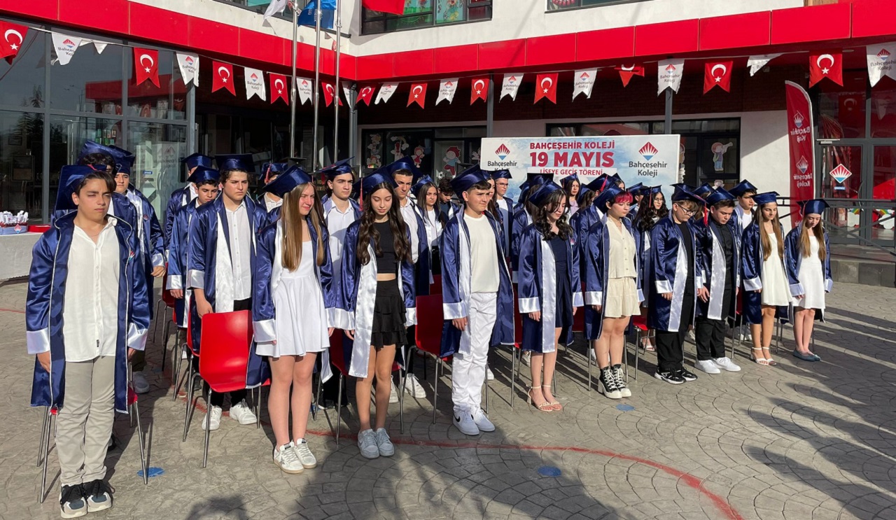 Bahçeşehir Koleji’nde Coşkulu Mezuniyet Törenleri