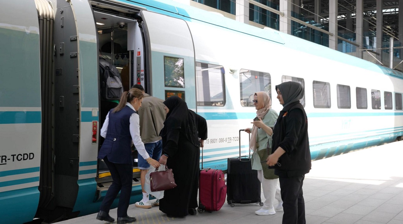 Emeklilere Tren Yolculuklarında Yüzde 10 İndirim Fırsatı