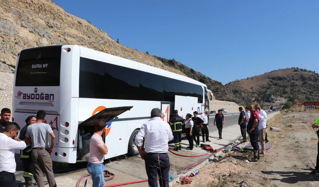 Amasya’da Seyir Halindeki Yolcu Otobüsü Yandı