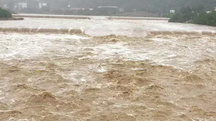 Sağanak Doğu Karadeniz’de Hayatı Felç Etti!