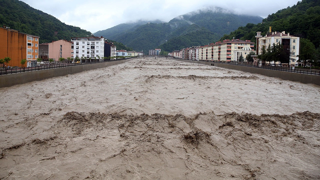 Doğu Karadeniz’e Sel Batı Karadeniz’e Kuvvetli Poyraz Uyarısı!