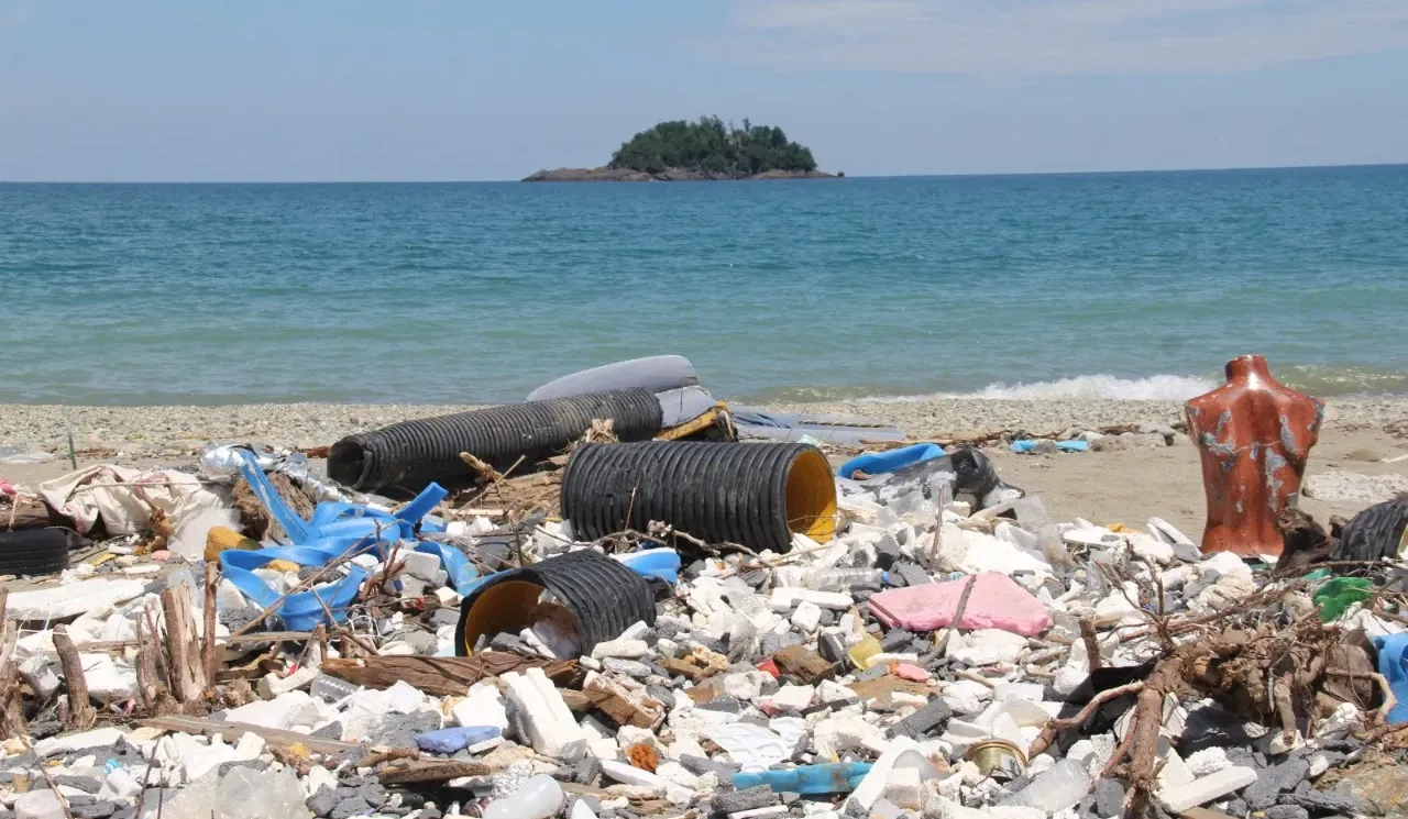 Giresun Adası Karşısında Çevre Felaketi: Festival Alanı Çöplük Oldu!