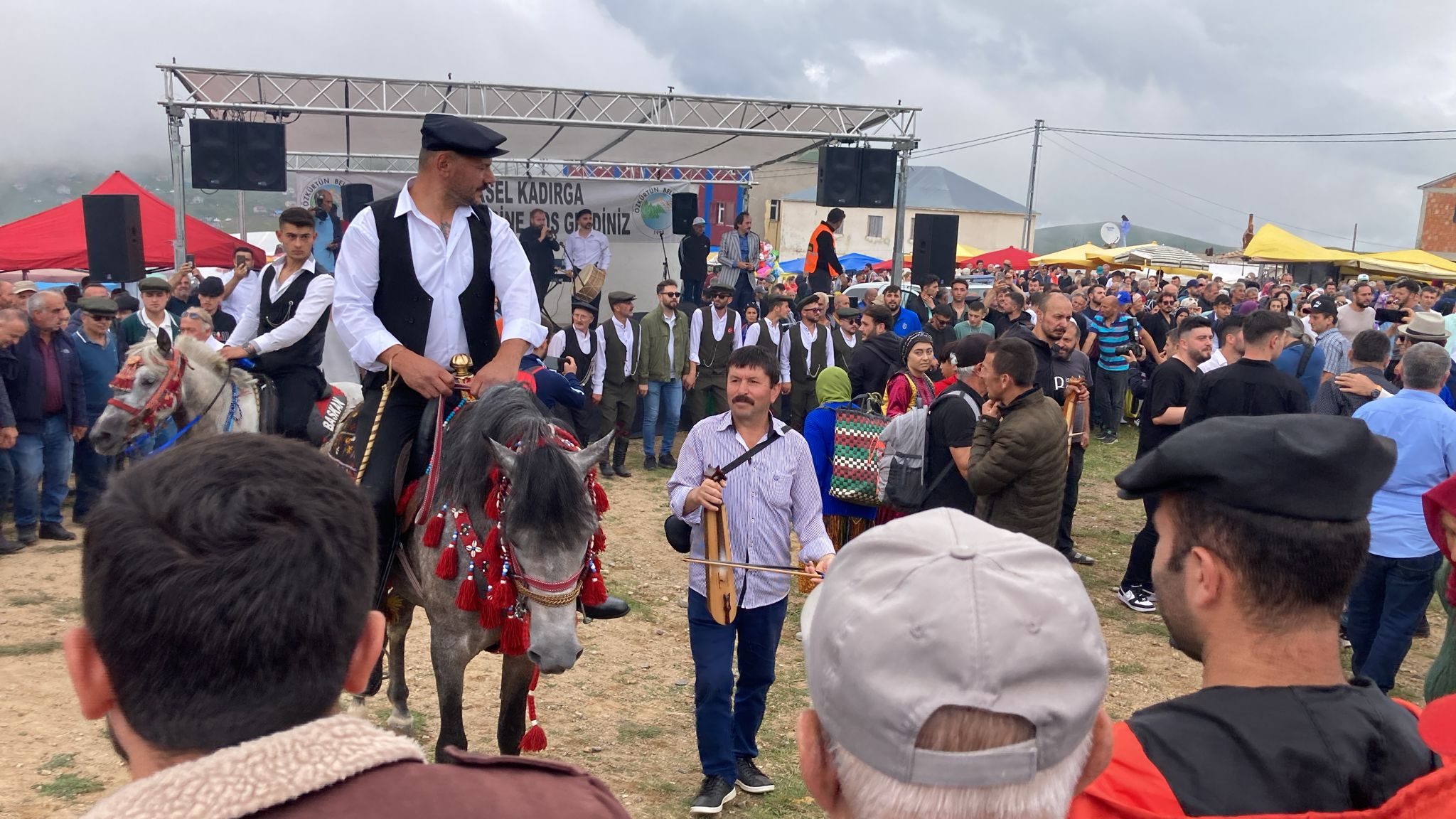 Gümüşhane’nin Yükseklere Taşınan Coşkusu: Kadırga Yaylası Otçu Şenliği Başladı!