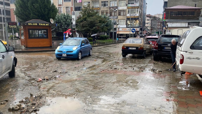 Rize’nin Pazar İlçesini Sel Götürdü!