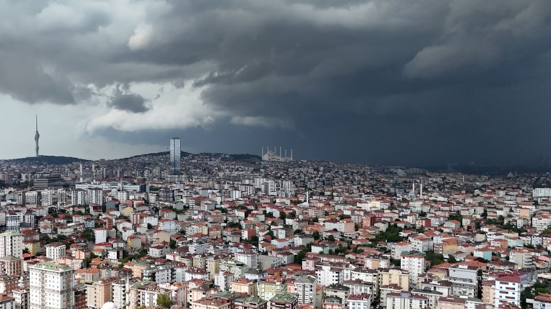 İstanbul’da Kötü Hava Şartları Nedeniyle Uçaklar İniş Yapamadı