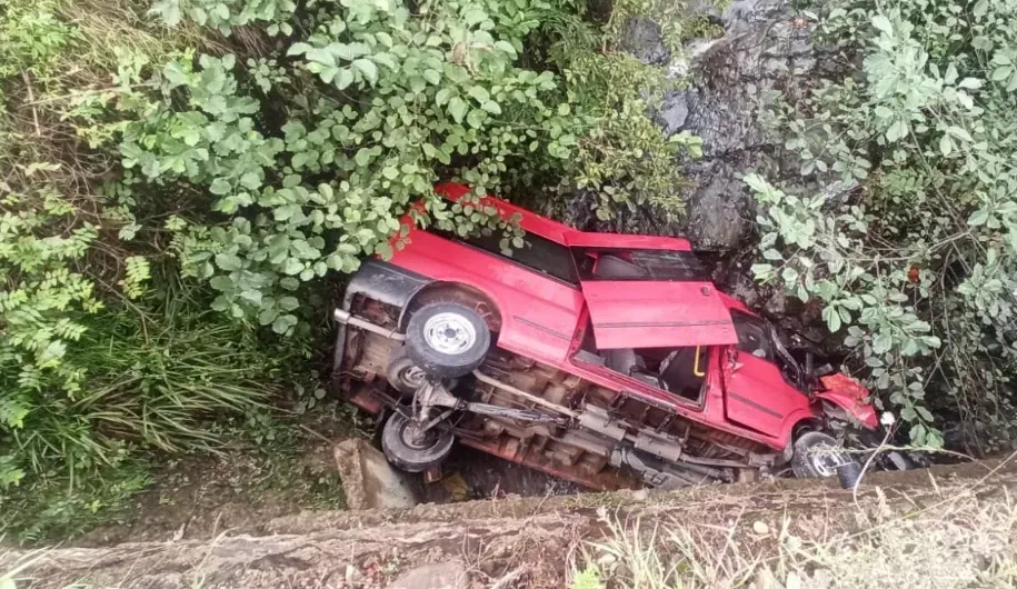 Giresun’da Minibüs Dereye Düştü: 3 Yaralı