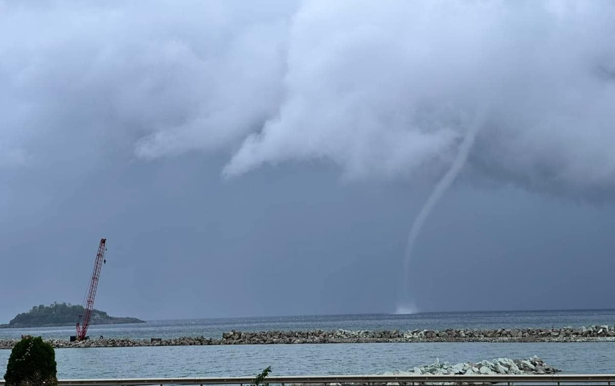 Giresun’da Fırtına Sonrası Deniz Üzerinde Hortum Oluştu