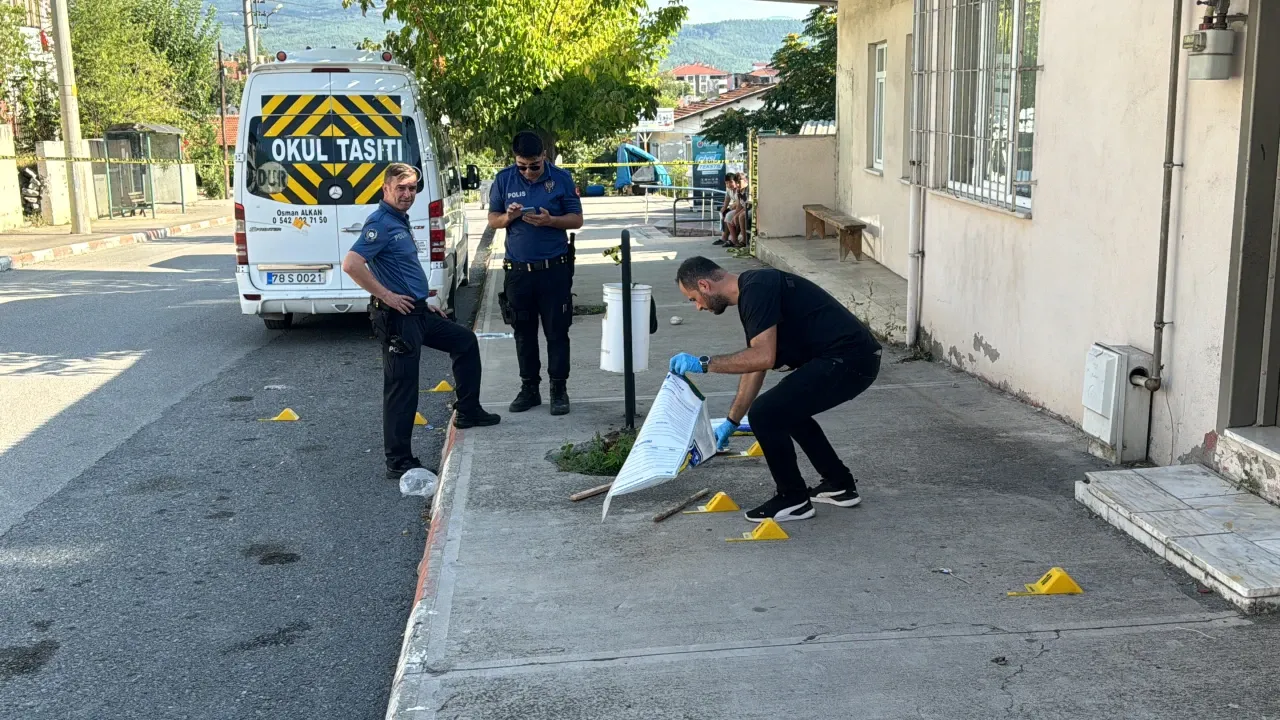 Karabük’te Bıçaklı Kavgada Biri Ağır 2 Kişi Yaralandı