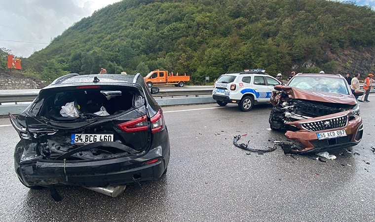 Samsun’da 6 Araç Birbirine Girdi: 1’i Ağır 5 Yaralı!