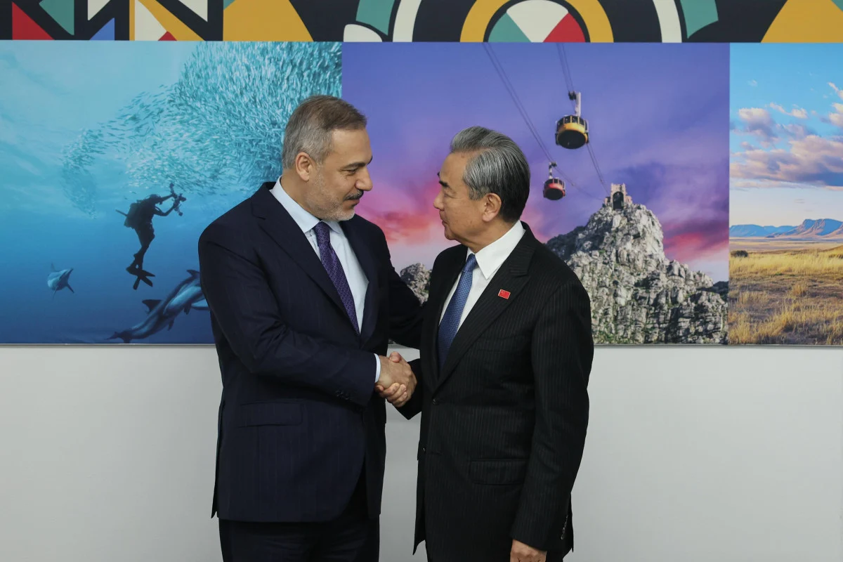 Dışişleri Bakanı Hakan Fidan’ın Johannesburg’da Çin ve İrlanda Mevkidaşlarıyla Görüşmeleri