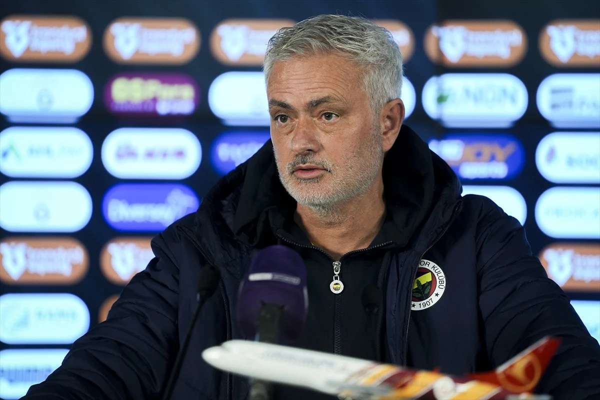 Galatasaray ve Fenerbahçe Derbide Yenişemedi: Mourinho’nun Açıklamaları Tepki Çekti