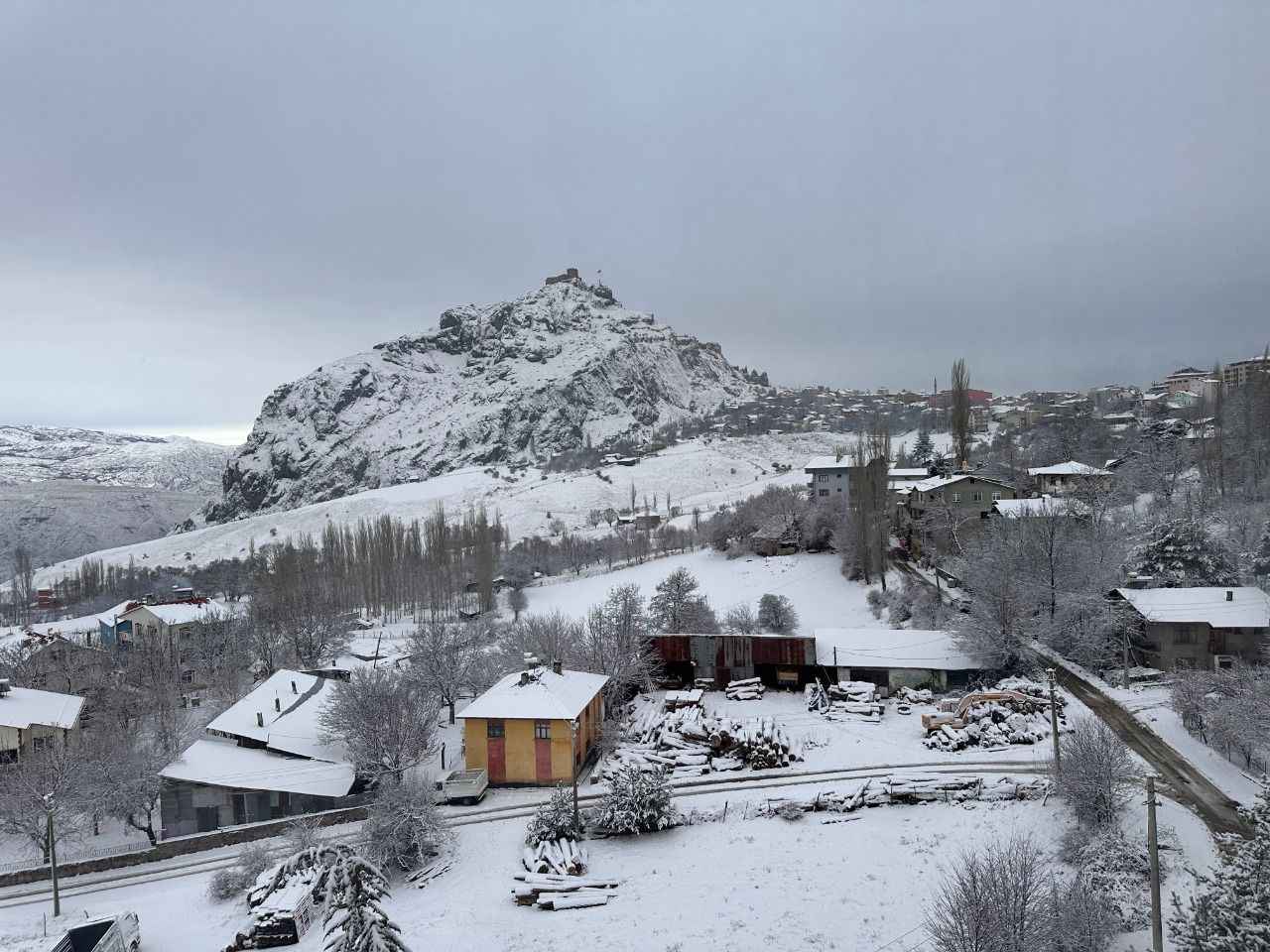 Giresun Beyaza Büründü: Köy Yolları Kapandı, Çığ Tehlikesi Artıyor!
