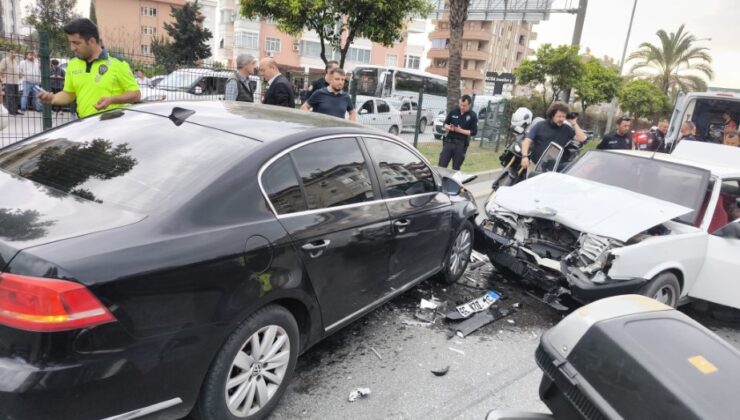 Alanya’da ’Dur’ İhtarına Uymayan Sürücü Kaza Yaptı