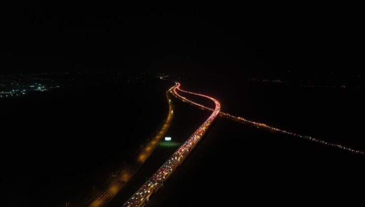 Bayram Göçü Başladı: Otoyollarda Yoğunluk Kilometrelerce Uzadı
