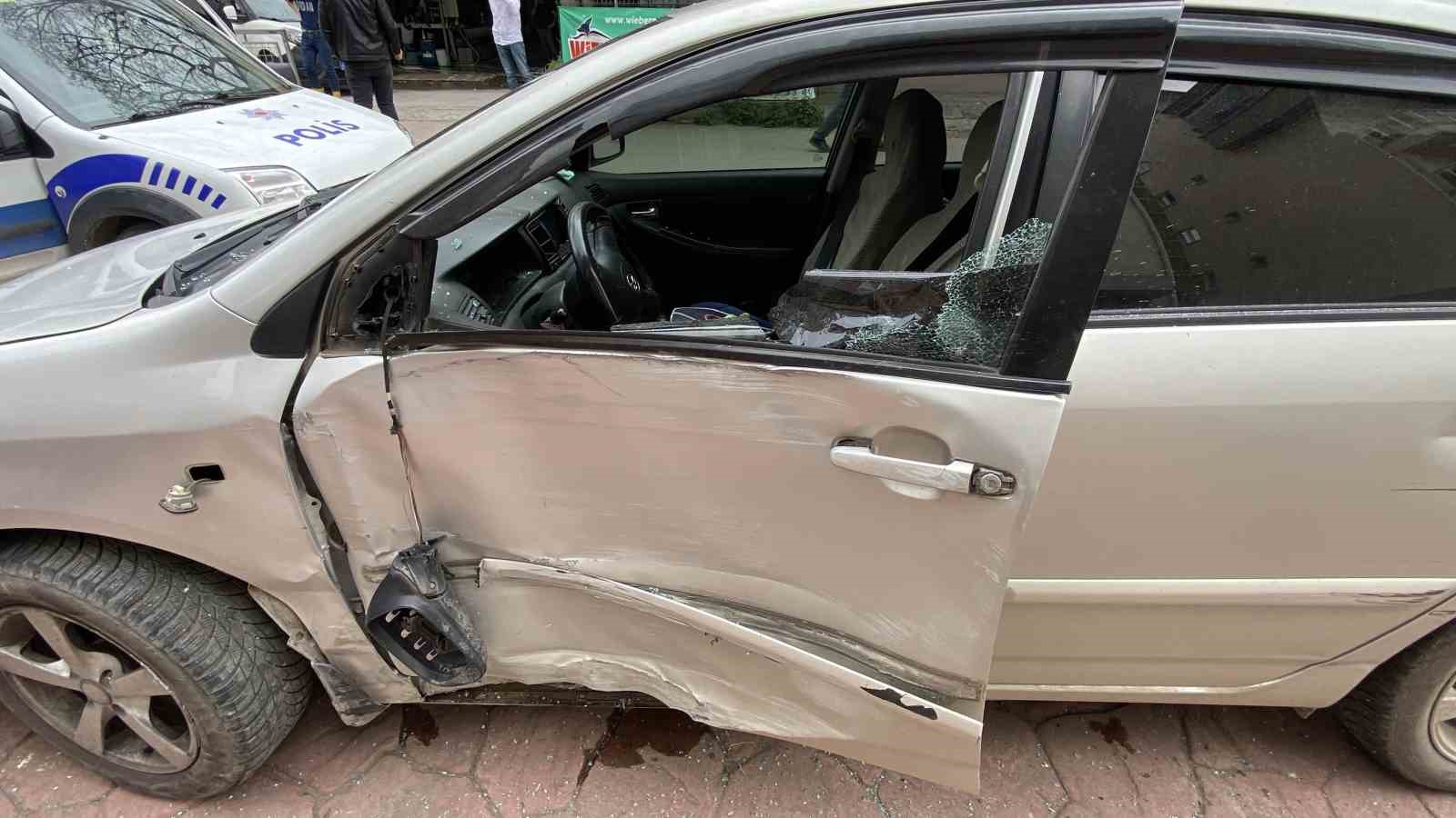 İzmit’te Freni Tutmayan Otomobil Kazaya Sebep Oldu: 2 Yaralı