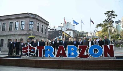 Trabzon Büyükşehir Belediye Başkanı Ahmet Metin Genç, Bayramda Vatandaşlarla Buluştu