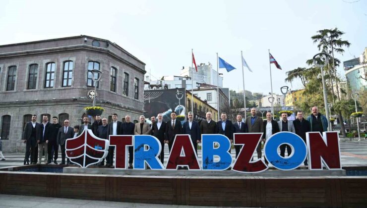 Trabzon Büyükşehir Belediye Başkanı Ahmet Metin Genç, Bayramda Vatandaşlarla Buluştu