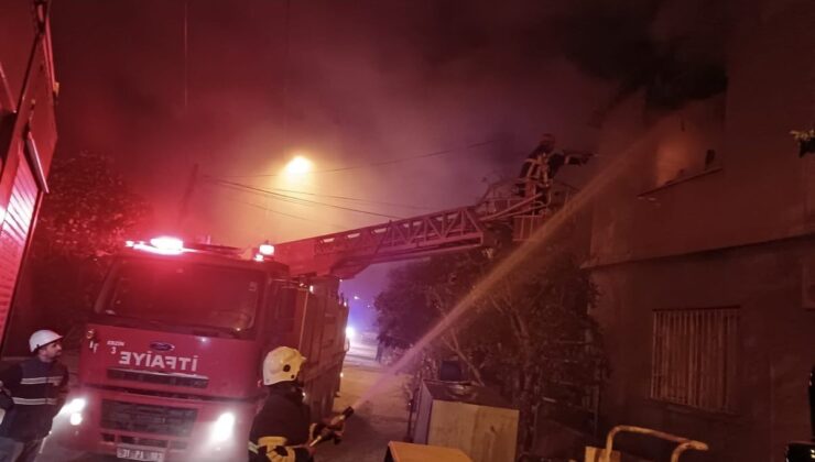 Hatay’da 2 Katlı Müstakil Evde Yangın Çıktı